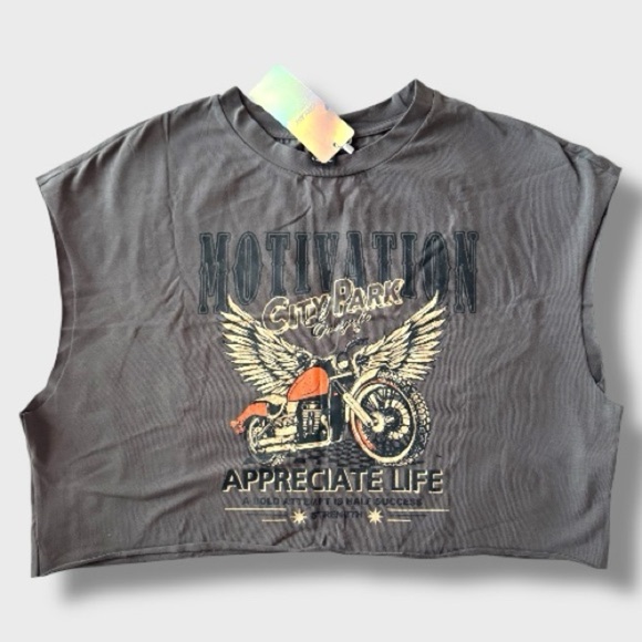 Tops - Women’s Graphic Tee - M